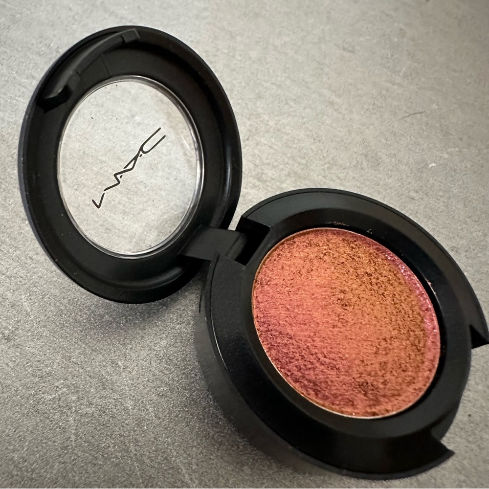 NWOT MAC LET’S ROLL Dazzleshadow